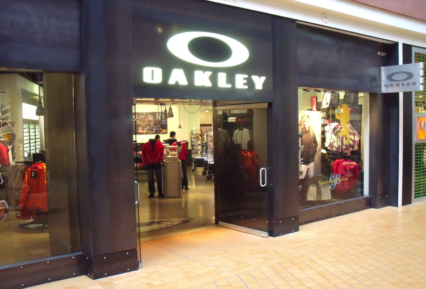 oakley store woodfield