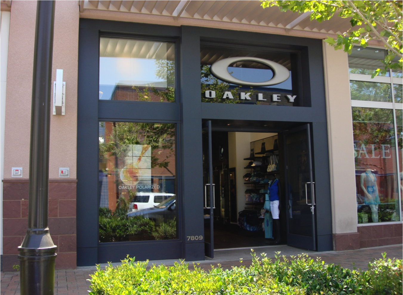 Oakley store victoria on sale gardens