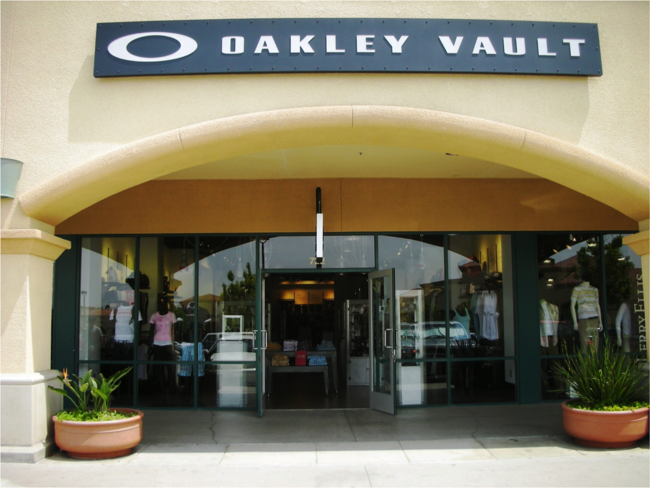 Oakley Vault - Retail in Camarillo